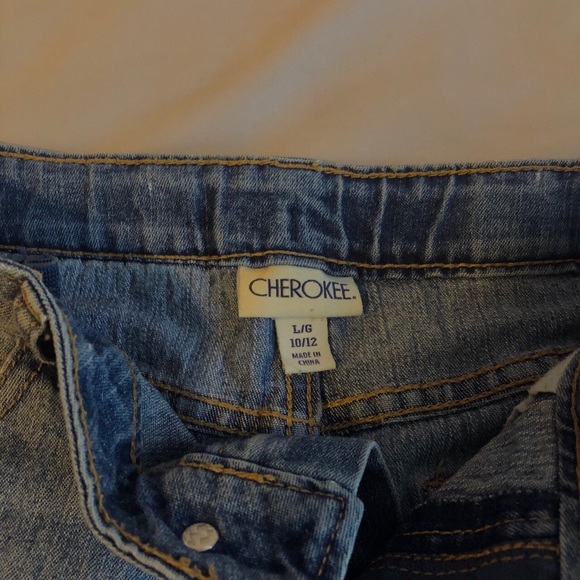 Light Washed Denim Shorts - Picture 4 of 4